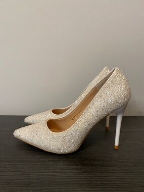 Big Tree Glitter Heels Size 35 Womens Pointed Toe Stiletto Pumps 4” Heel Ivory C